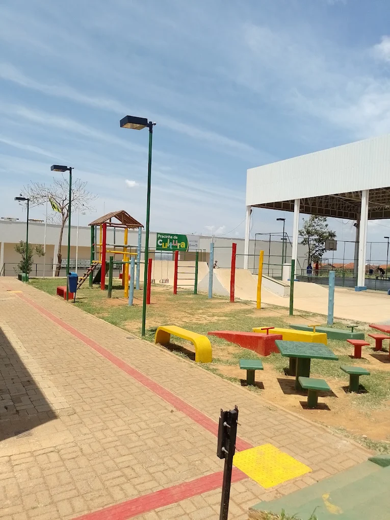 Praça e playground da Pracinha da Cultura